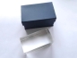Preview: glasquader klar, optisch rein, 80x80x200 mm, in dunkelblauer Geschenkbox